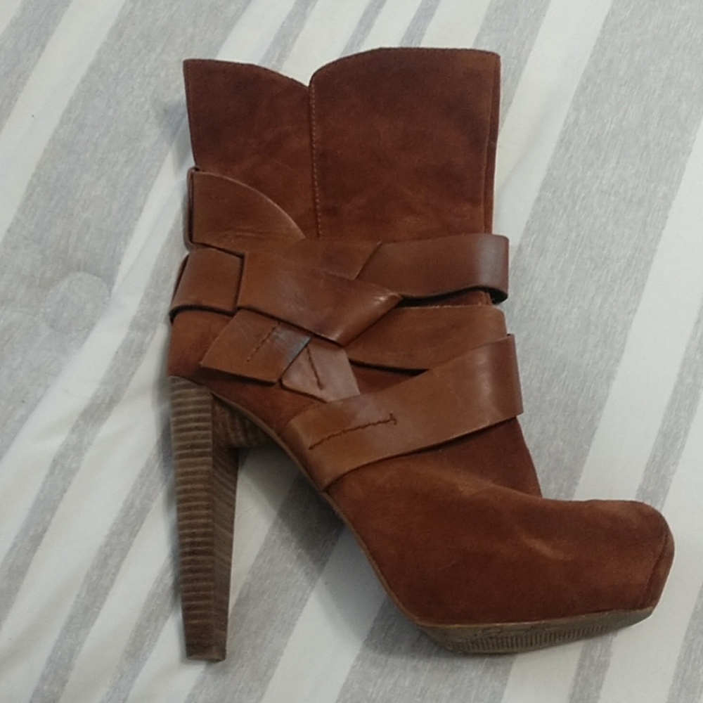 Jessica Simpson heels